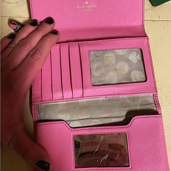 Kate Spade ♠️ wallet! In good condition ♠️Great wallet!! Super cute! ♠️ - Picture 3 of 4